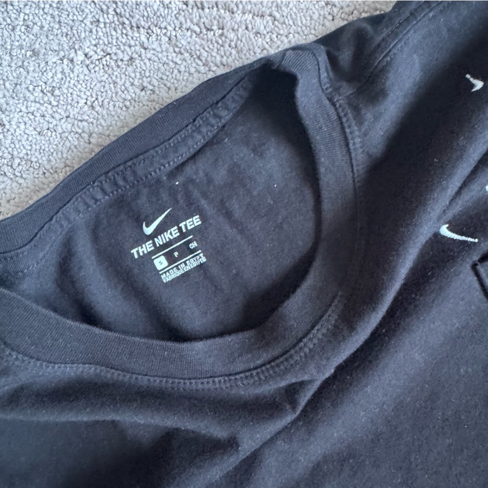2/$20 Nike Dandelion Swoosh Graphic Pocket Tee – Black – Size S - Picture 5 of 9